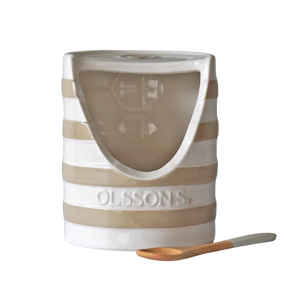 Salt pinch pot with spoon