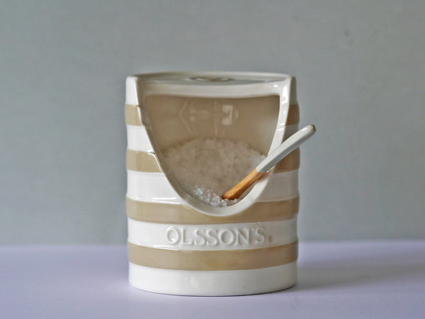 Salt pinch pot with spoon