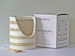 Salt pinch pot with spoon